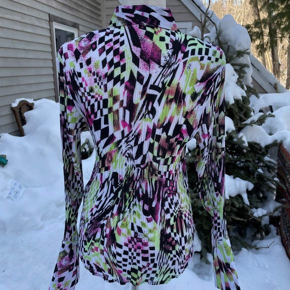 VIOLET & CLAIRE Pleated Blouse - Picture 2 of 12